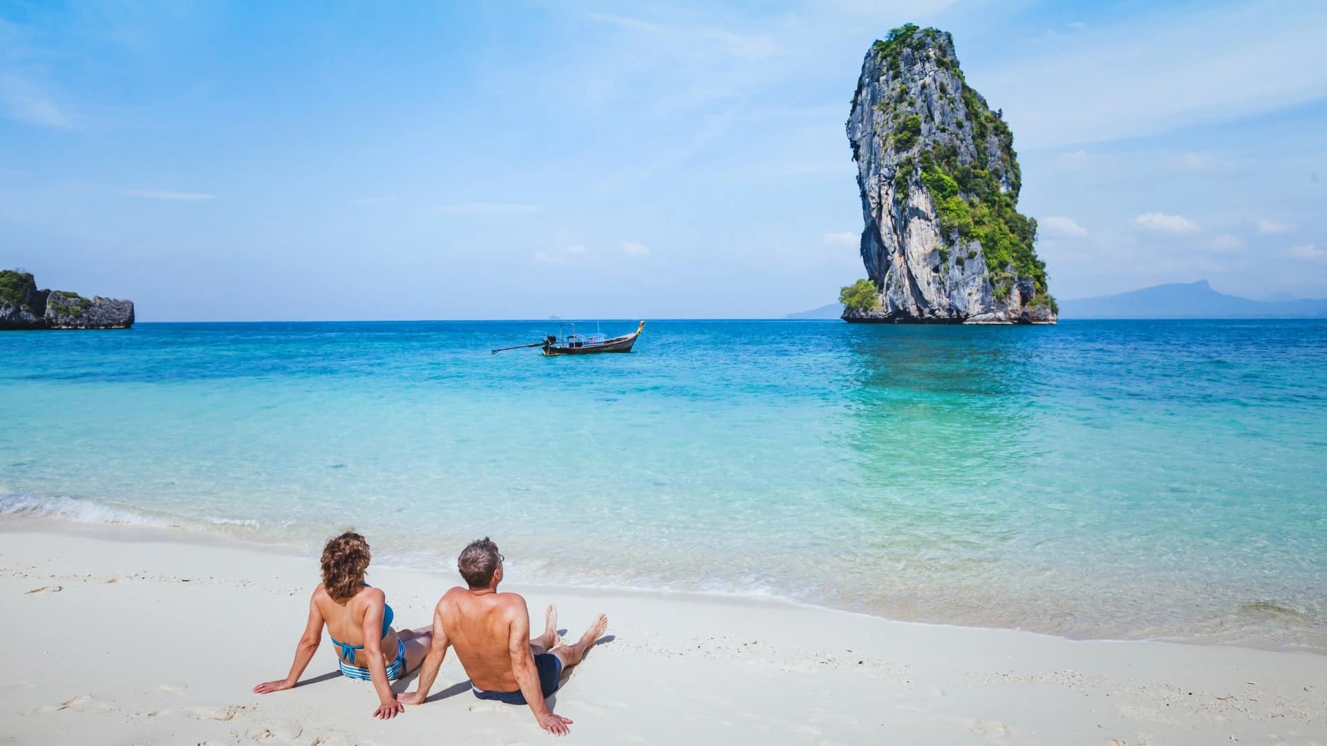 Honeymoon couple enjoying a beach in Thailand on a tailor-made travel itinerary