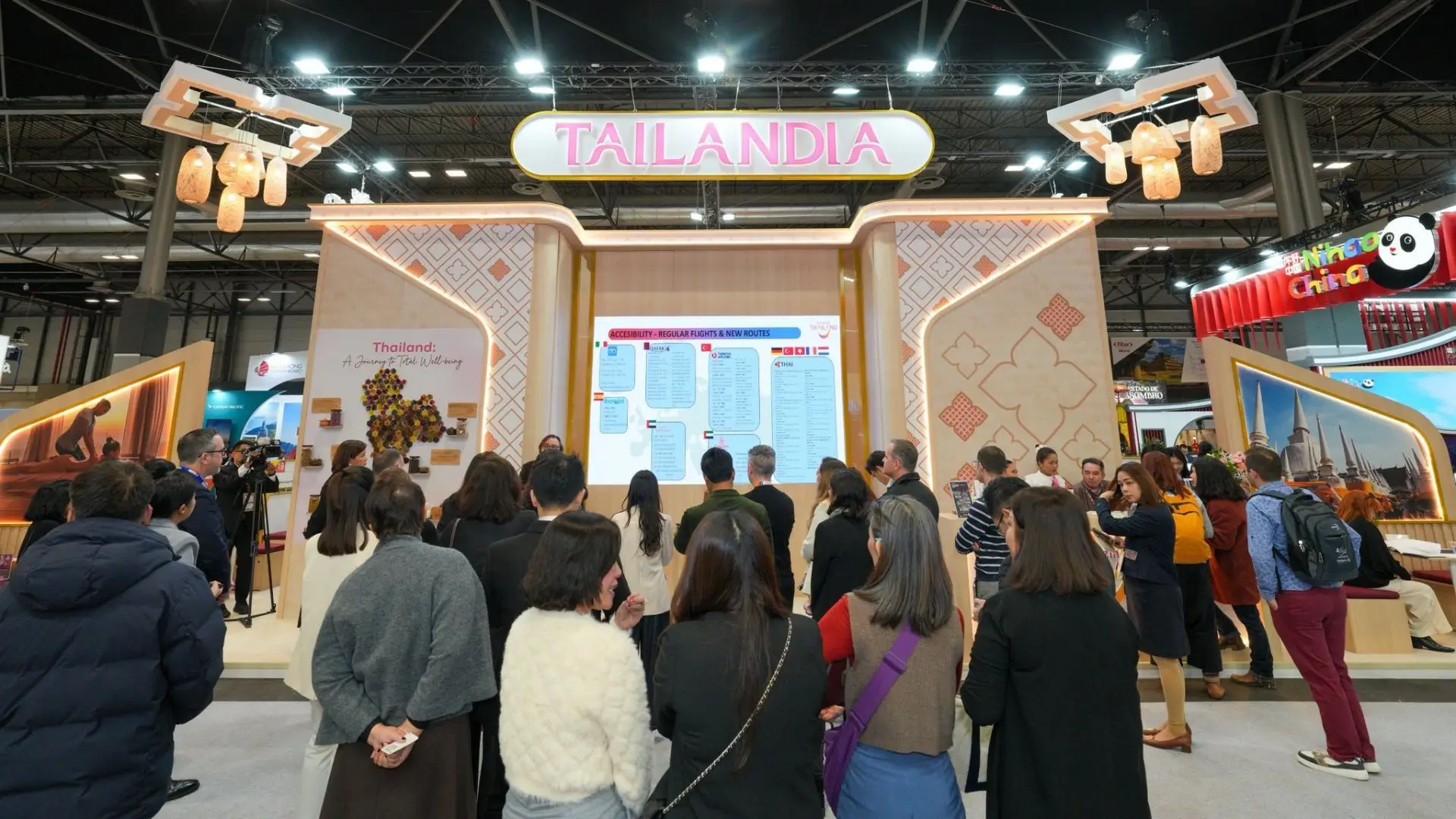 Tailandia Pavilion with so many people in Fitur 2026